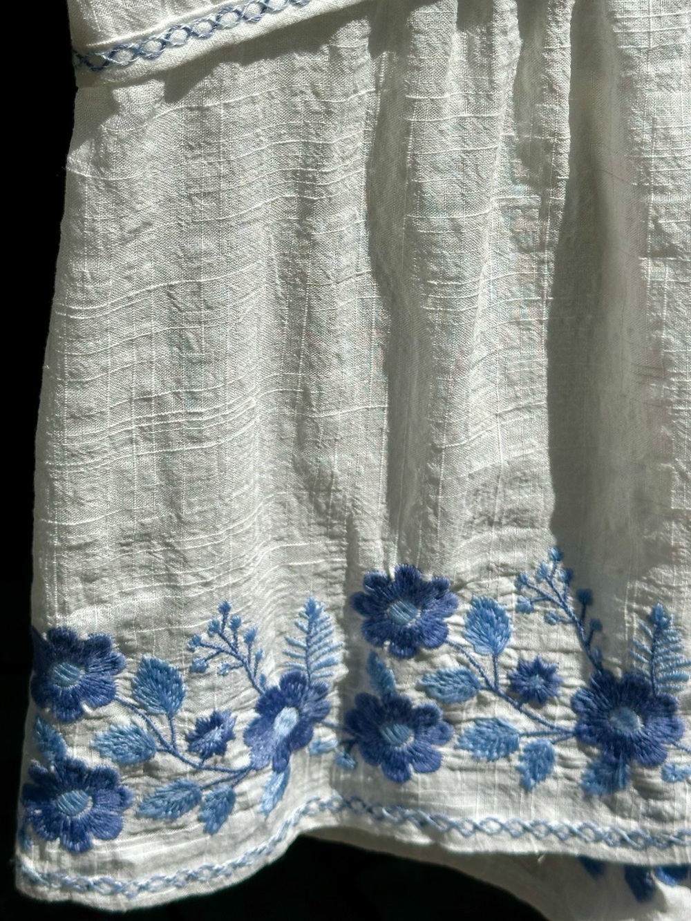 Max Studio White Tunic with Blue Floral Embroidery and Decorative Stitching NWT - Picture 5 of 11